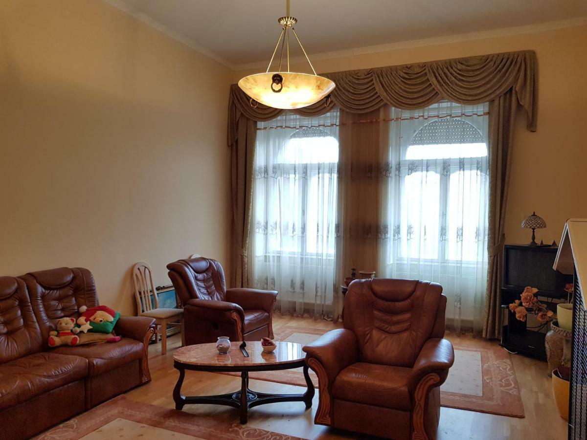 Gabriella Szallas Tabor Utca 5 Szeged Buitenkant foto